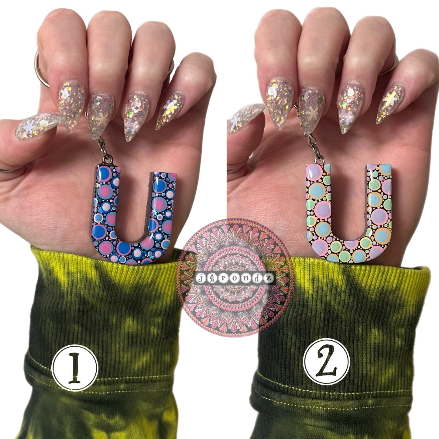 DOT ART KEYCHAIN "U"