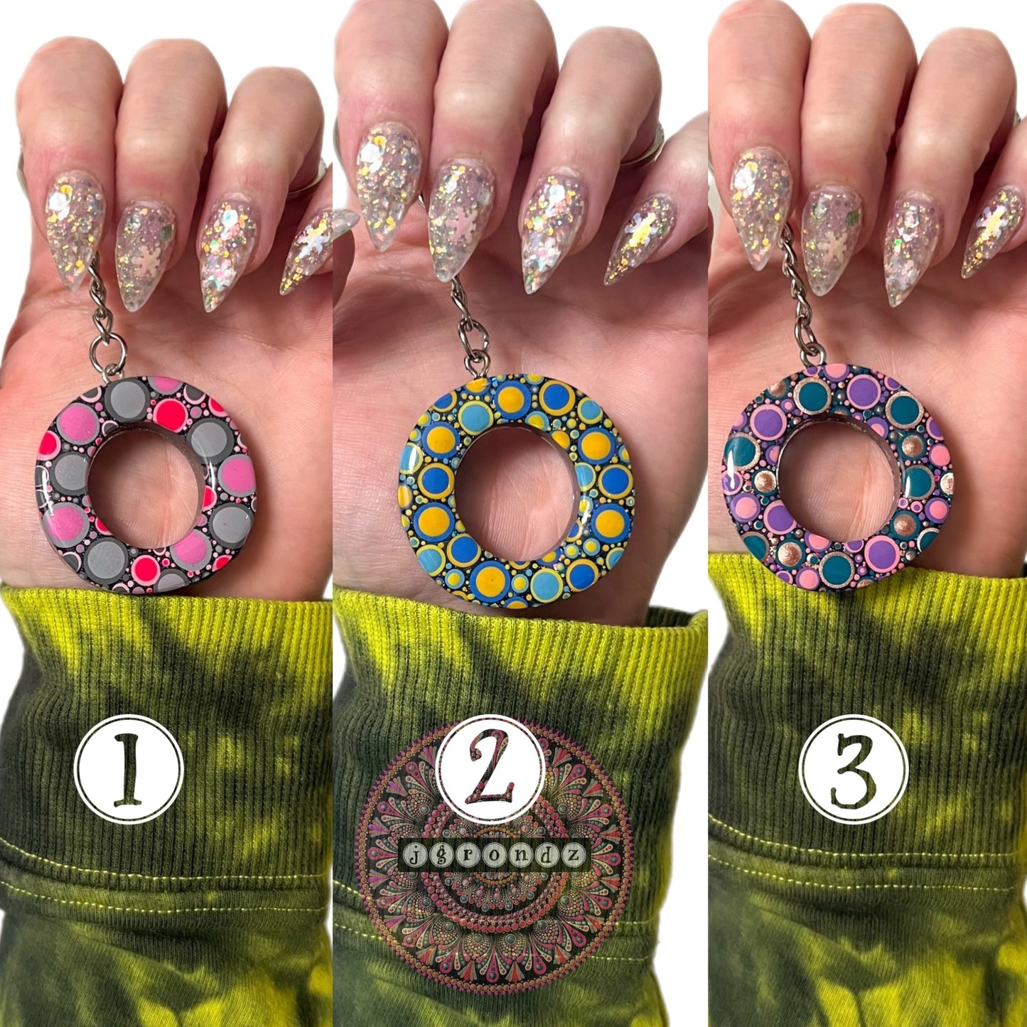 DOT ART KEYCHAIN "O"