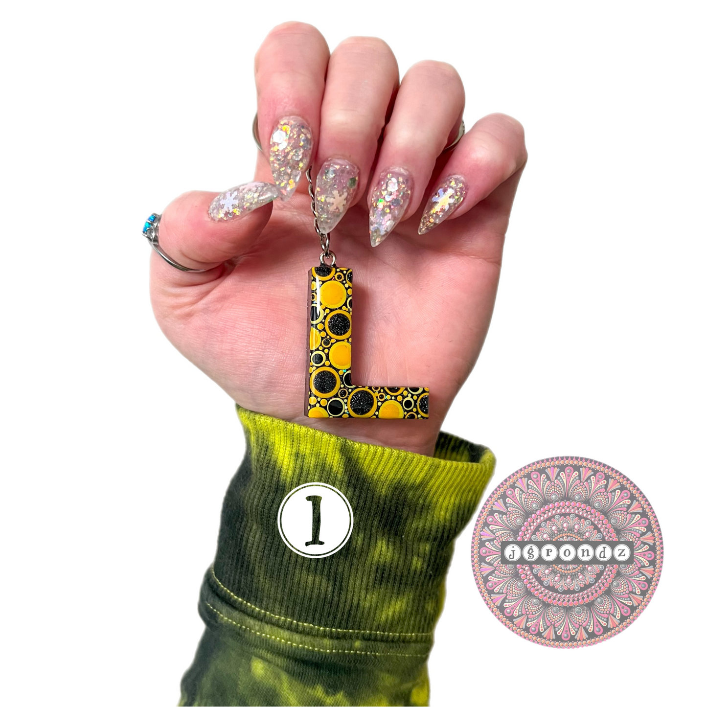 DOT ART KEYCHAIN "L"