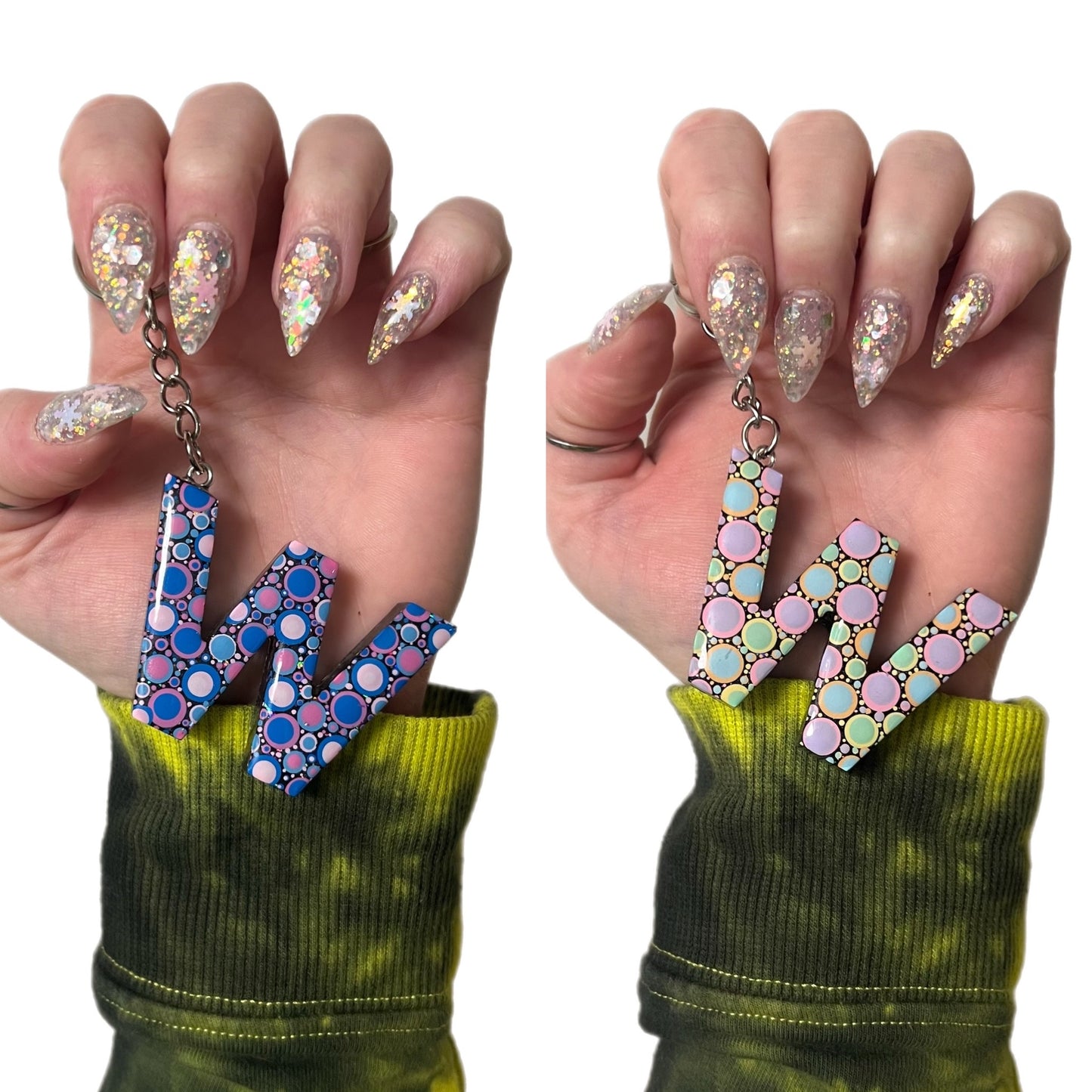 DOT ART KEYCHAIN "W"