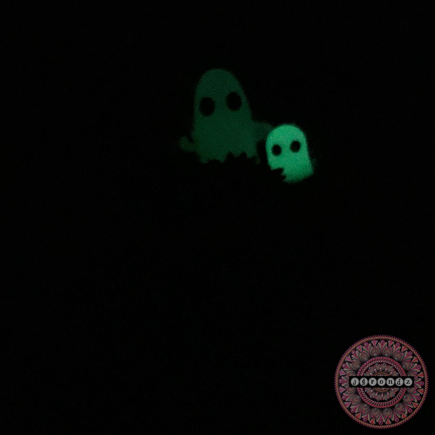 Spookulent Pot with Ghosts