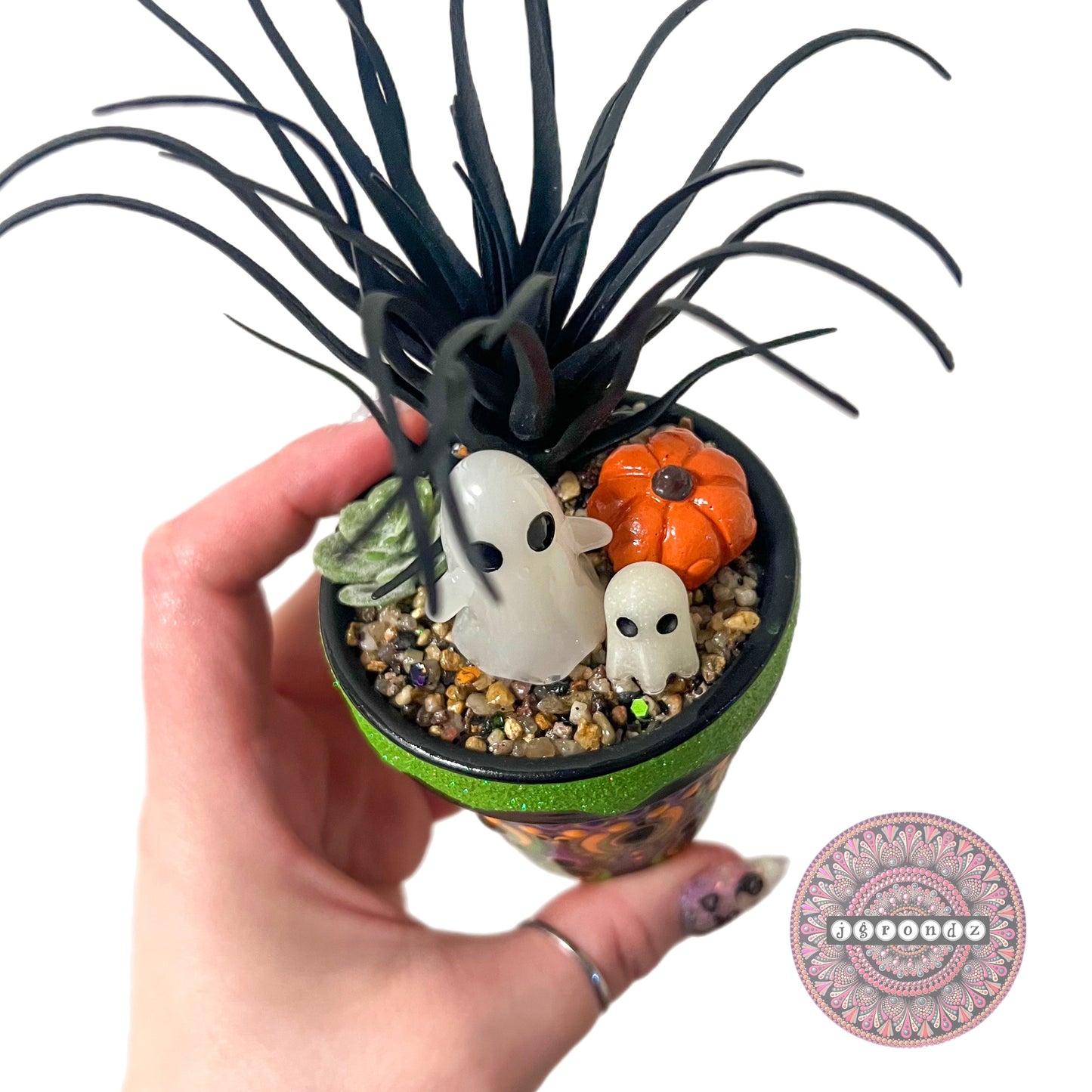 Spookulent Pot with Ghosts and pumpkin