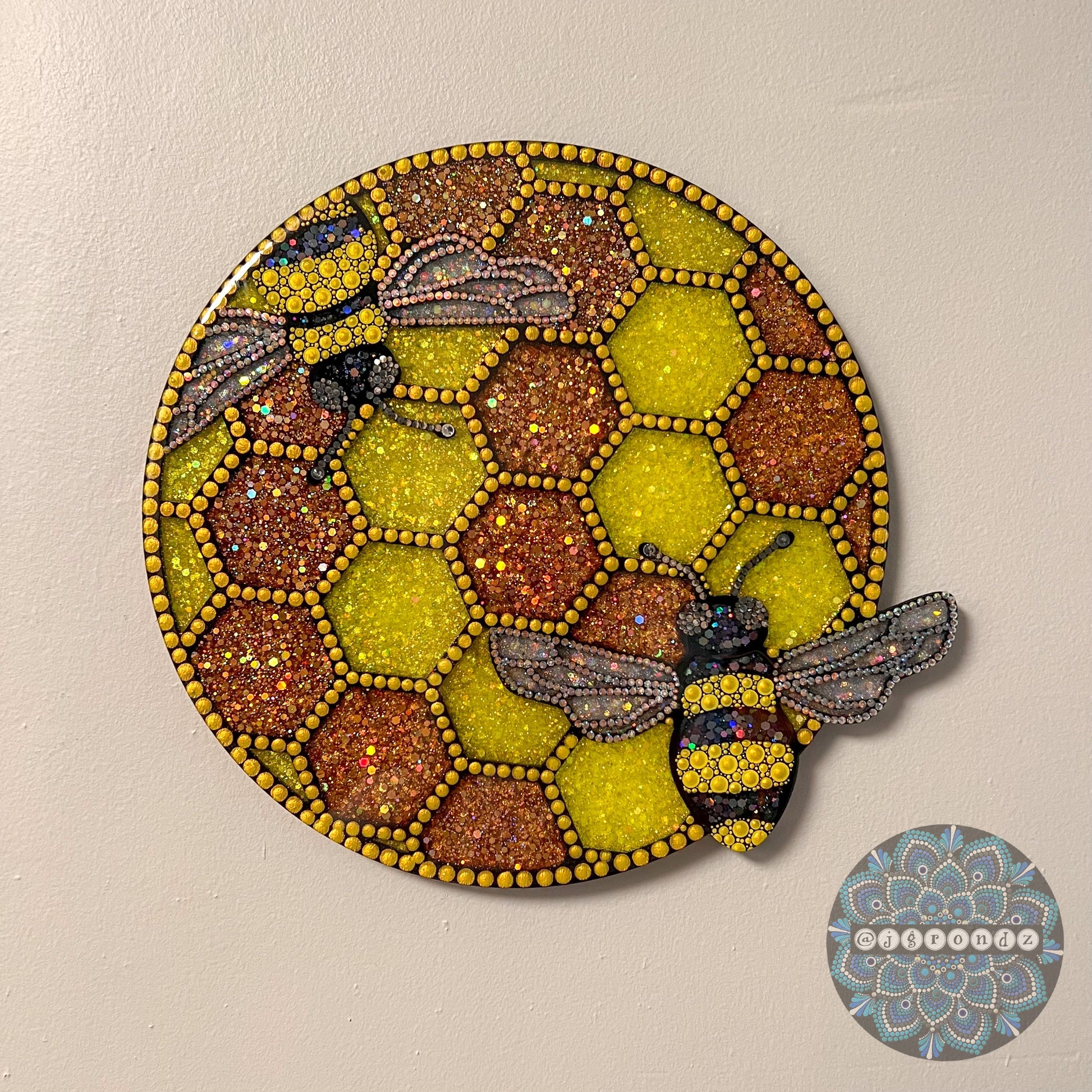 Honeycomb and Bee - Wooden Laser Cut Wall Decoration - Multiple Sizes -  Bumble Bee - Wooden Cut Out